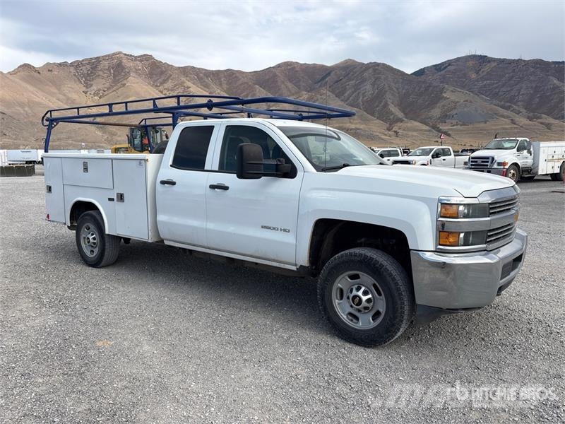 Chevrolet Silverado 2500HD Extended Cab Utility Truck Пикапи
