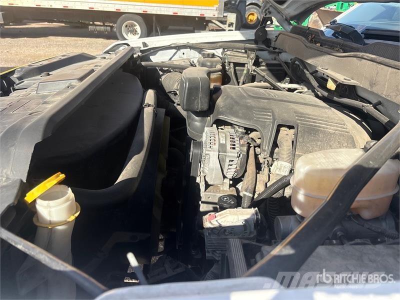 Chevrolet Silverado 2500HD 4x4 Crew Cab Utility Truck 픽업/드롭사이드