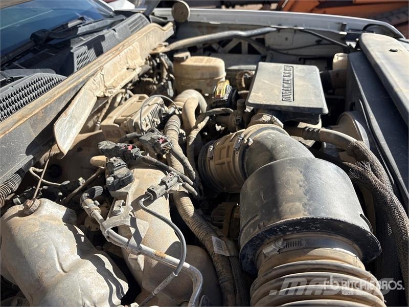 Chevrolet Silverado 2500HD شاحنات مسطحة/مفصلية الجوانب