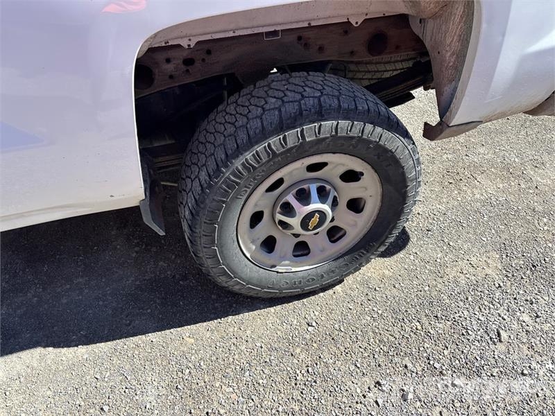 Chevrolet Silverado 2500HD 4x4 Crew Cab Pickup その他