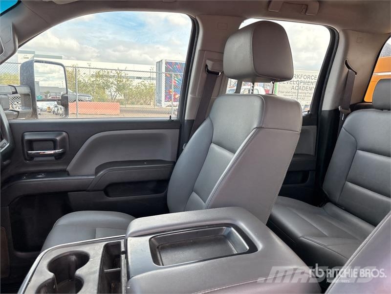 Chevrolet Silverado 2500HD Vieglais kravas automobilis/izkraušana no sāniem