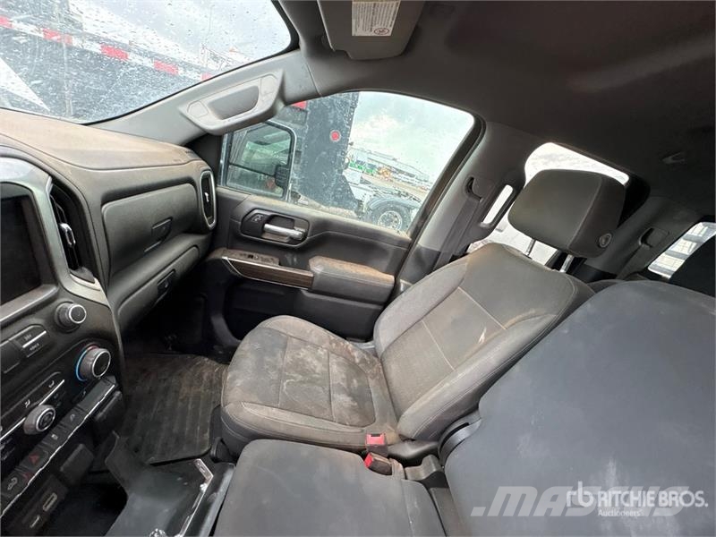 Chevrolet Silverado 2500HD Z71 4x4 Extended Cab Pickup (Inop Прочие фургоны