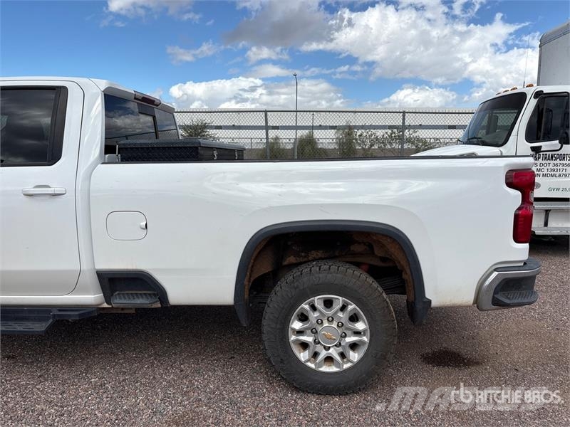 Chevrolet Silverado 2500 HD Custom 4x4 Extended Cab Pickup Drugi