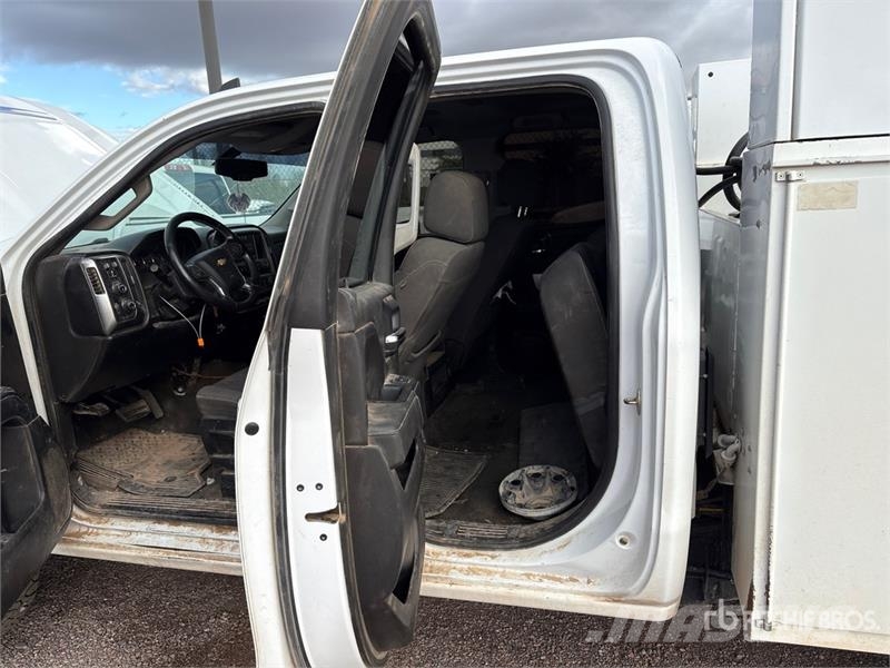 Chevrolet Silverado 2500HD Custom 4x4 Utility Truck ピックアップ／ドロップサイド