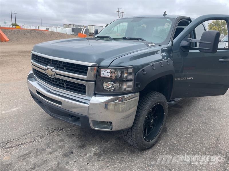 Chevrolet Silverado 2500HD 4x4 Crew Cab Pickup Andre varebiler