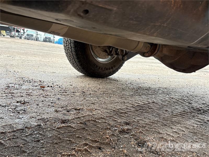 Chevrolet Silverado 2500HD 4x4 Crew Cab Pickup Diger