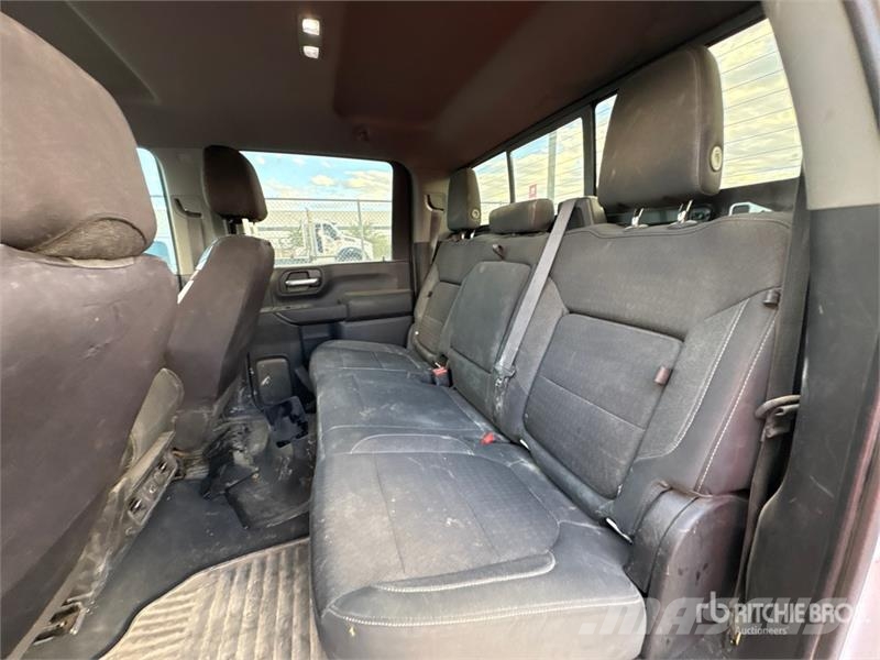 Chevrolet Silverado 2500HD Z71 4x4 Crew Cab Pickup その他