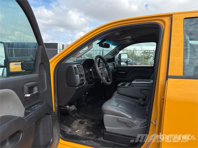Chevrolet Silverado 2500HD Vieglais kravas automobilis/izkraušana no sāniem