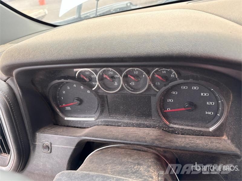 Chevrolet Silverado 2500HD Z71 4x4 Extended Cab Pickup Outro