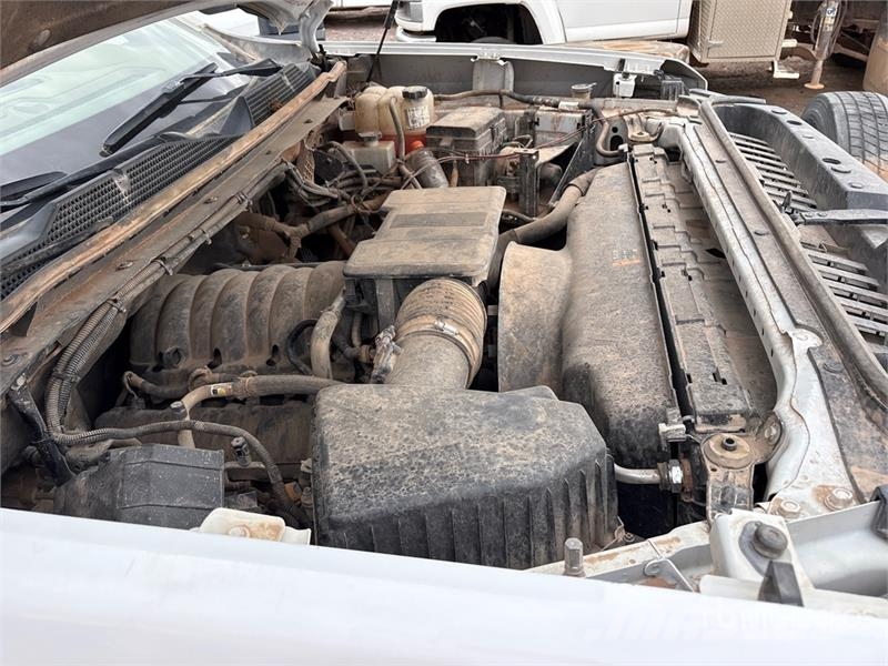 Chevrolet Silverado 2500HD Z71 4x4 Extended Cab Pickup Outro