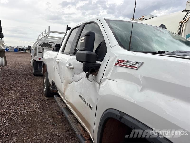 Chevrolet Silverado 2500HD Z71 4x4 Extended Cab Pickup (Inop Прочие фургоны