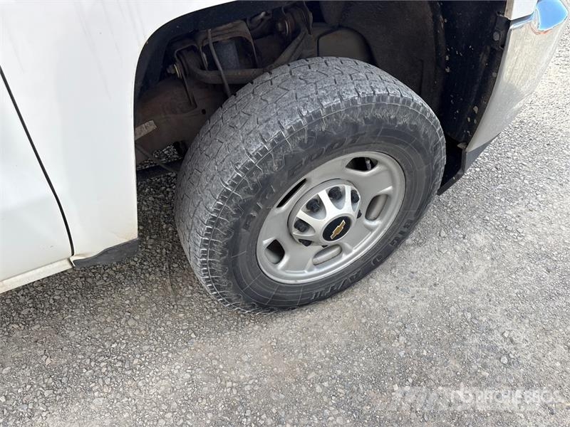 Chevrolet Silverado 2500HD Extended Cab Utility Truck Пикапи
