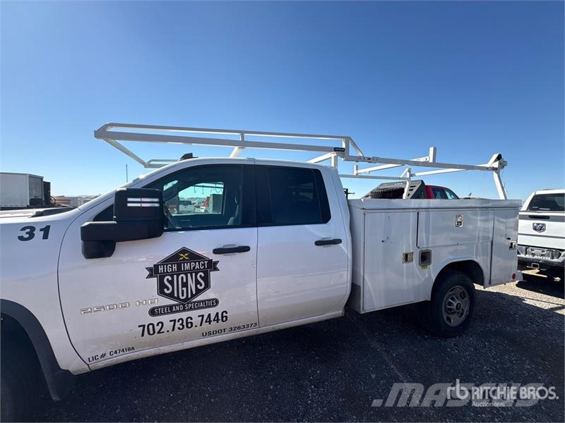 Chevrolet Silverado 2500 4x2 Crew Cab Utility Truck Prekucniki