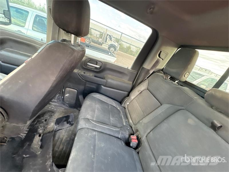 Chevrolet Silverado 2500HD Z71 4x4 Crew Cab Pickup その他