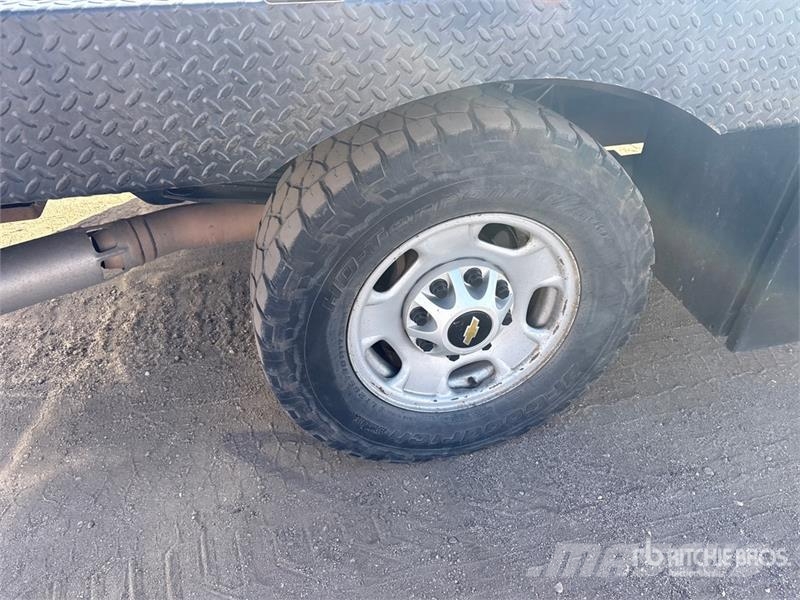 Chevrolet Silverado 2500HD شاحنات مسطحة/مفصلية الجوانب