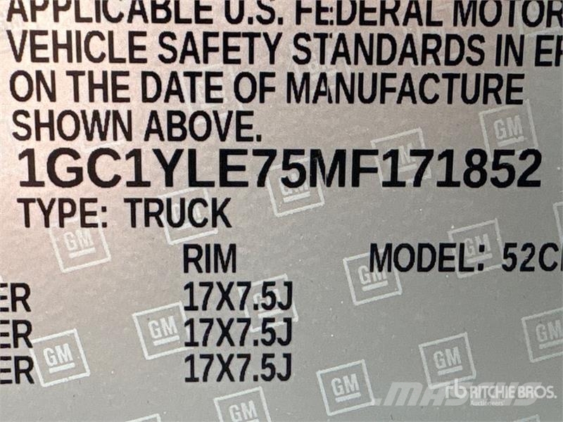 Chevrolet Silverado 2500HD 4x4 Crew Cab Pickup Diger