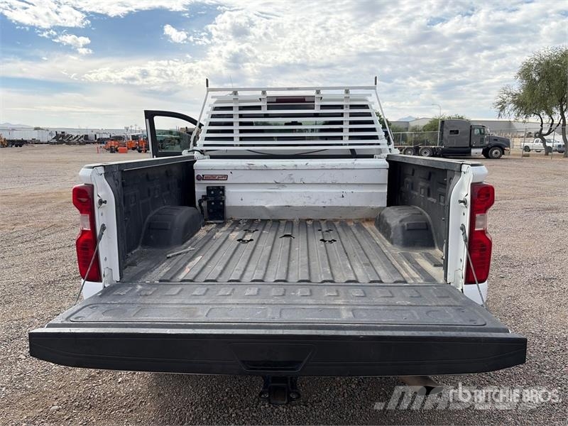 Chevrolet Silverado 2500HD 4x4 Crew Cab Pickup Otros