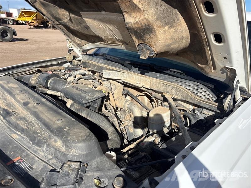 Chevrolet Silverado 2500HD شاحنات مسطحة/مفصلية الجوانب