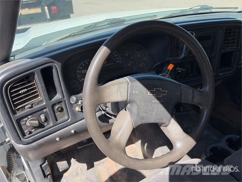 Chevrolet Silverado 2500 HD 4x2 Crew Cab Pickup Kita