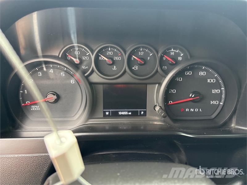 Chevrolet Silverado 2500HD 4x4 Crew Cab Pickup Diger
