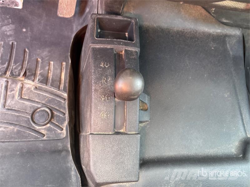 Chevrolet Silverado 2500HD شاحنات مسطحة/مفصلية الجوانب