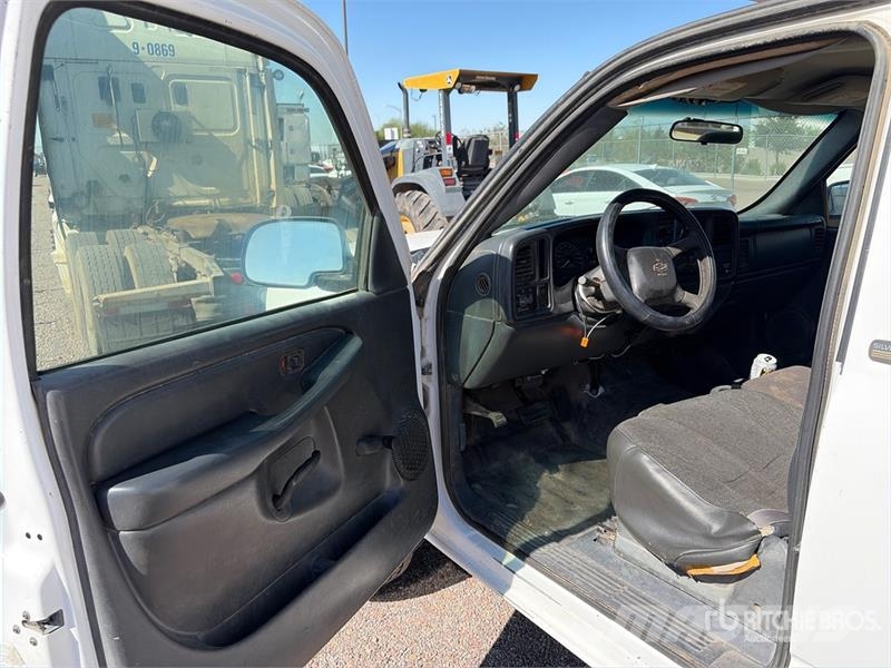 Chevrolet Silverado 2500HD 4x2 Utility Truck Pick-upy / Pojazdy z otwieranymi burtami