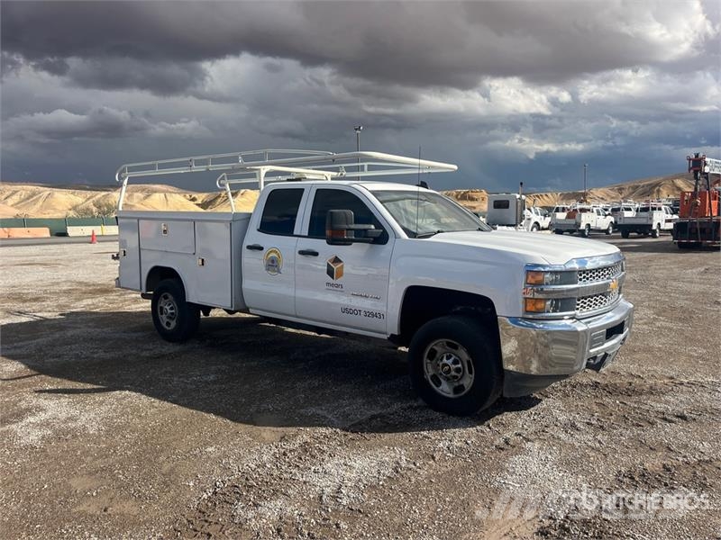 Chevrolet Silverado 2500HD 4x4 Crew Cab Utility Truck Prekucniki