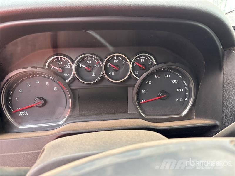 Chevrolet Silverado 2500HD Z71 4x4 Extended Cab Pickup (Inop Прочие фургоны
