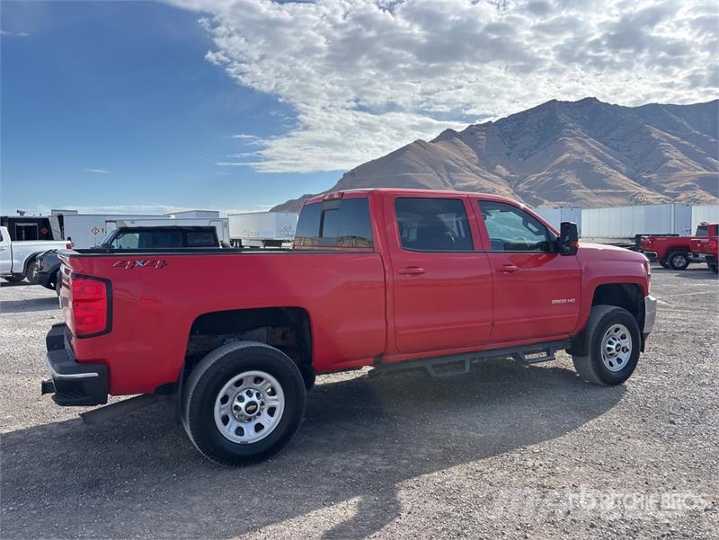 Chevrolet Silverado 2500HD 4x4 Crew Cab Pickup Ostalo