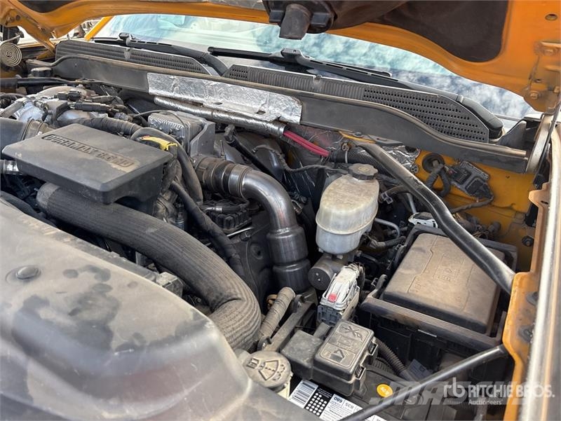 Chevrolet Silverado 2500HD Vieglais kravas automobilis/izkraušana no sāniem