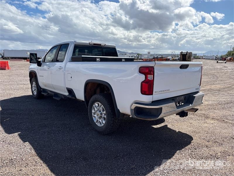 Chevrolet Silverado 2500 HD Custom 4x4 Extended Cab Pickup Drugi