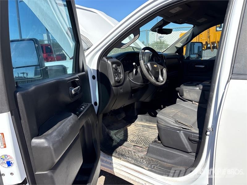 Chevrolet Silverado 2500 HD Z71 4x4 Crew Cab Pickup (Inopera Diger