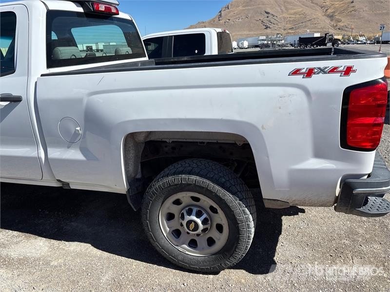 Chevrolet Silverado 2500HD 4x4 Crew Cab Pickup その他