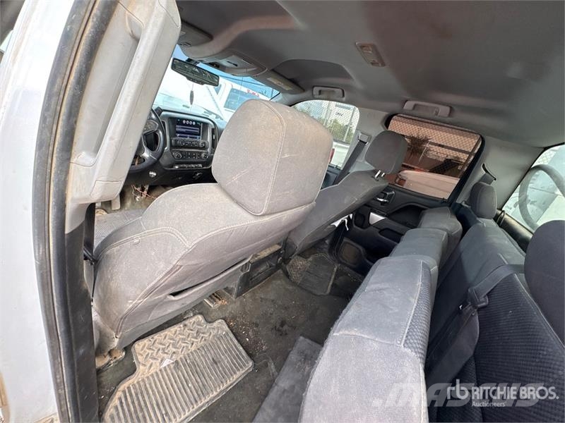 Chevrolet Silverado 2500HD Custom 4x4 Utility Truck ピックアップ／ドロップサイド