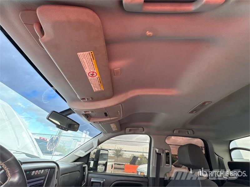 Chevrolet Silverado 2500HD Custom 4x4 Utility Truck ピックアップ／ドロップサイド