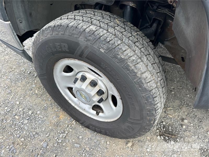 Chevrolet Silverado 2500HD 4x2 Utility Truck Vieglais kravas automobilis/izkraušana no sāniem