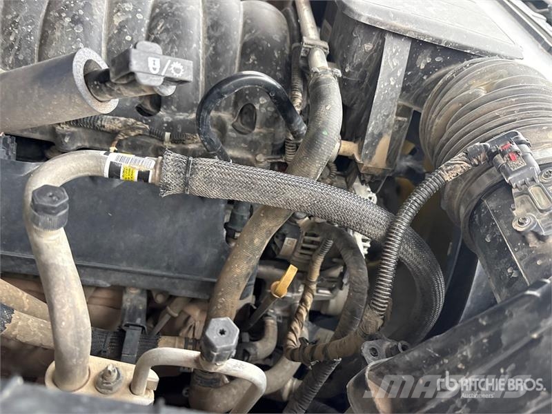 Chevrolet Silverado 2500HD 4x4 Crew Cab Pickup Diger
