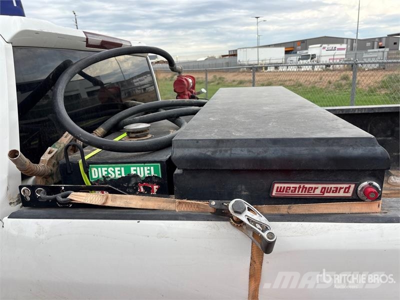 Chevrolet Silverado 2500HD Z71 4x4 Extended Cab Pickup Outro