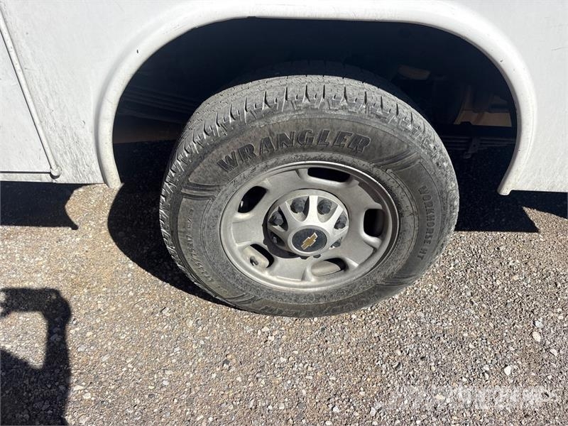 Chevrolet Silverado 2500 4x2 Crew Cab Utility Truck Prekucniki