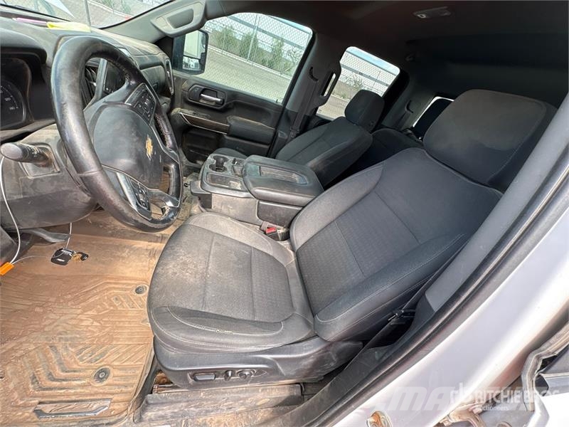 Chevrolet Silverado 2500 HD Custom 4x4 Extended Cab Pickup Drugi