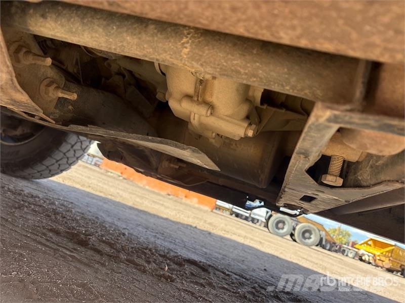 Chevrolet Silverado 2500HD شاحنات مسطحة/مفصلية الجوانب