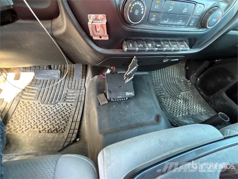 Chevrolet Silverado 2500HD 4x4 Crew Cab Pickup その他