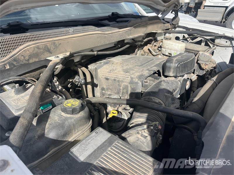 Chevrolet Silverado 2500HD 4x4 Crew Cab Utility Truck Prekucniki