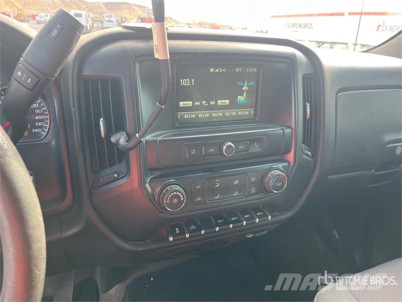 Chevrolet Silverado 2500HD 4x4 Crew Cab Utility Truck Prekucniki