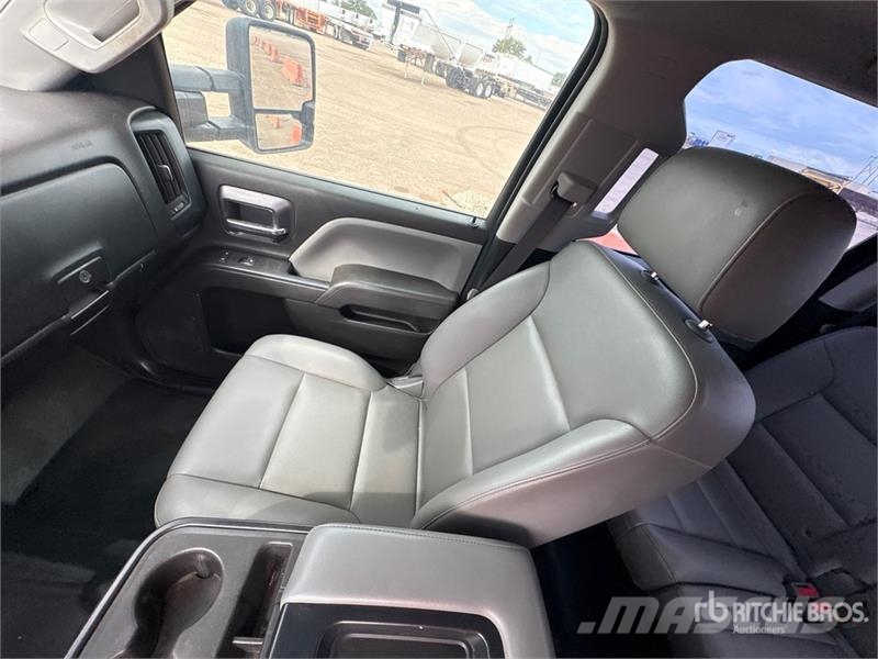 Chevrolet Silverado 2500 HD 4x4 Crew Cab Pickup Iné