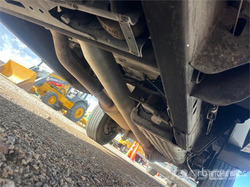 Chevrolet Silverado 2500HD 4x4 Crew Cab Utility Truck Prekucniki