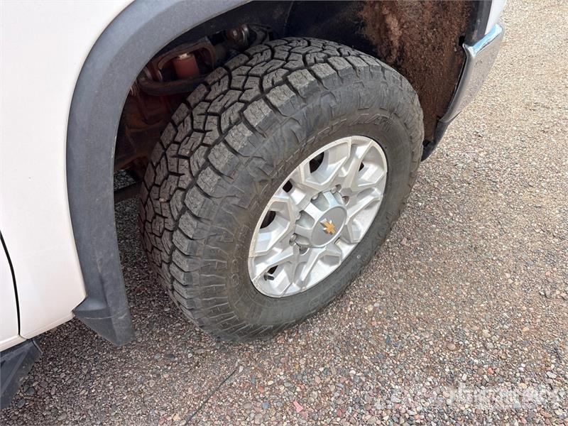 Chevrolet Silverado 2500 HD Custom 4x4 Extended Cab Pickup Drugi