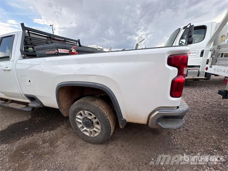 Chevrolet Silverado 2500HD Z71 4x4 Extended Cab Pickup (Inop Прочие фургоны