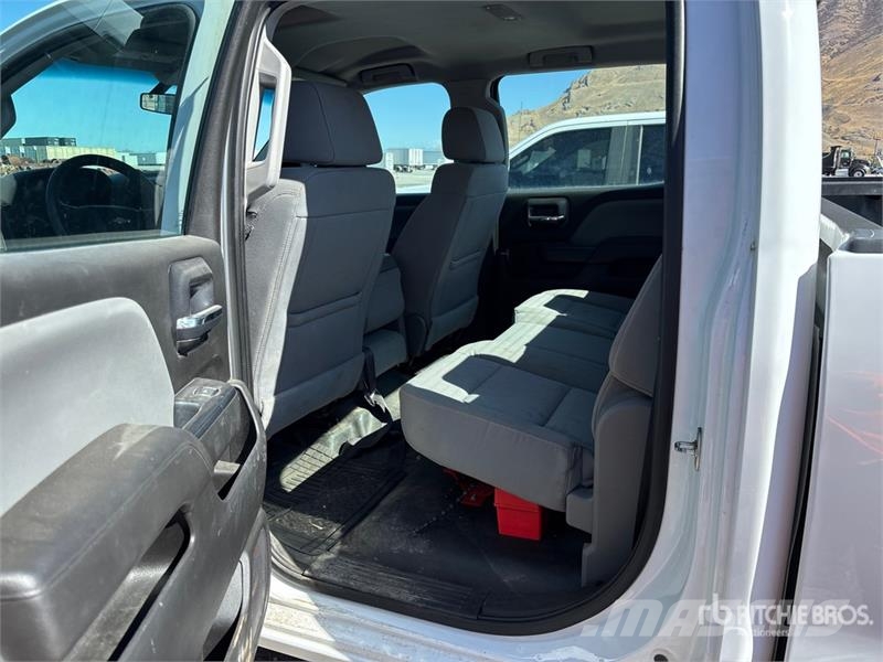 Chevrolet Silverado 2500HD 4x4 Crew Cab Pickup その他