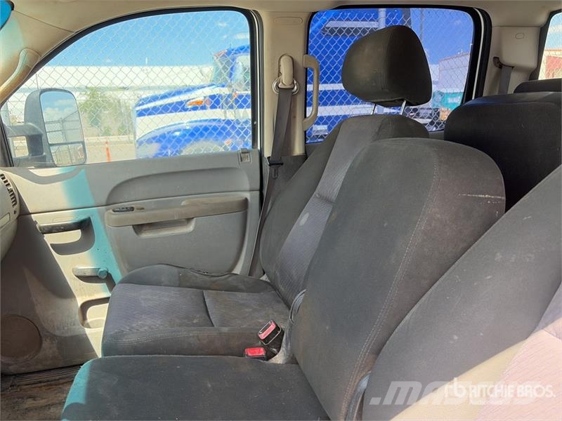 Chevrolet Silverado 2500 HD 4x2 Crew Cab Pickup Altele